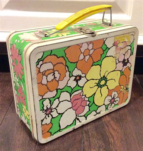 Vintage Metal Lunch Box/art Box/sewing Box Brand Peerless 